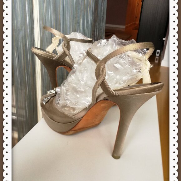 IVANKA TRUMP ALLUVIA Champagne Satin Designer Jeweled EVENING Sandals 7M - Picture 10 of 12